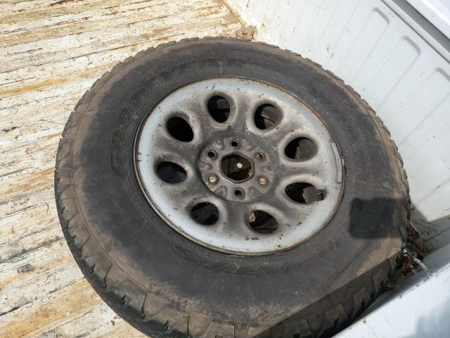 Photo 12 from auction – 2005 CHEVROLET SILVERADO with VIN 1GCEC14X75Z176413