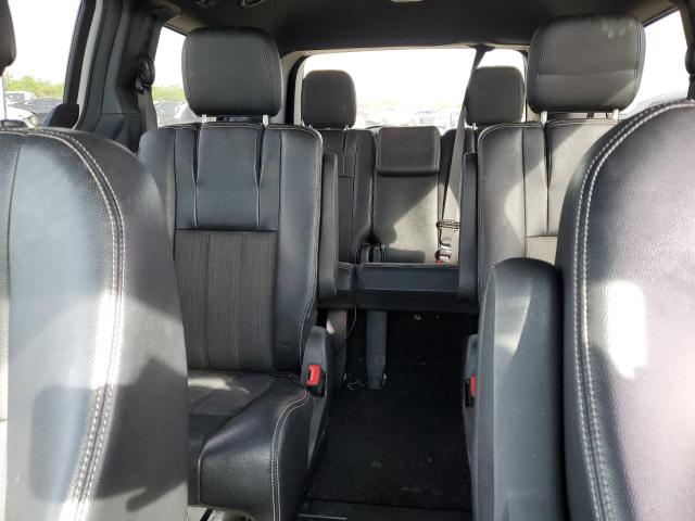 Photo 10 from auction – 2016 CHRYSLER TOWN & COU with VIN 2C4RC1HG0GR133587
