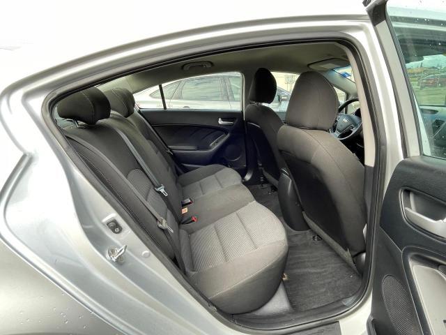 Photo 6 from auction – 2017 KIA FORTE LX with VIN 3KPFK4A78HE039235