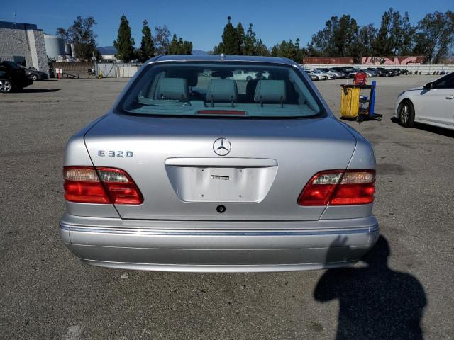Photo 6 from auction – 2000 MERCEDES-BENZ E 320 with VIN WDBJF65J9YB051065