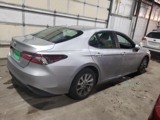 Photo 3 from auction – 2022 TOYOTA CAMRY LE with VIN 4T1C11BK2NU065264