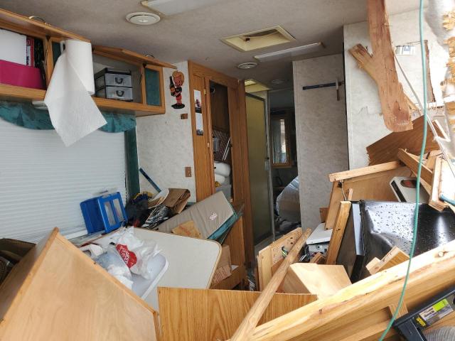 Photo 6 from auction – 1997 PINN RV with VIN 3FCMF53G6VJA05103