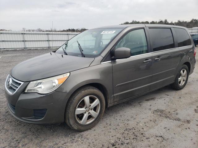 VOLKSWAGEN ROUTAN 2010 with VIN 2V4RW3D18AR294979 - Photo from auction