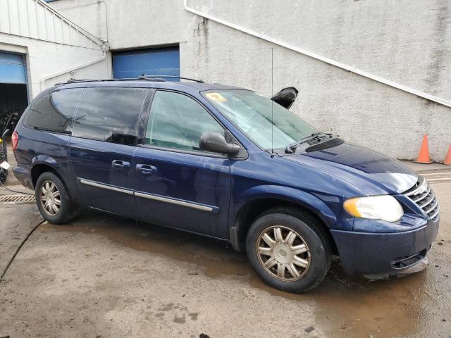 Photo 4 from auction – 2005 CHRYSLER TOWN & COU with VIN 2C8GP54LX5R400137