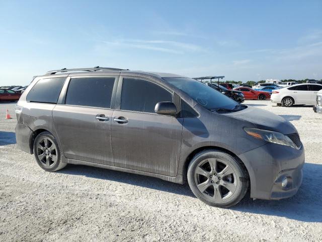 Photo 4 from auction – 2017 TOYOTA SIENNA SE with VIN 5TDXZ3DC2HS862915