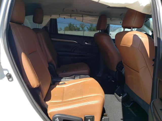 Photo 11 from auction – 2018 TOYOTA HIGHLANDER with VIN 5TDDZRFHXJS857708