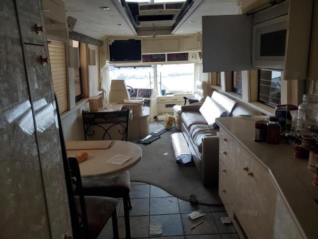 Photo 5 from auction – 1998 PREVOST BUS with VIN 2PCM33404W1026523