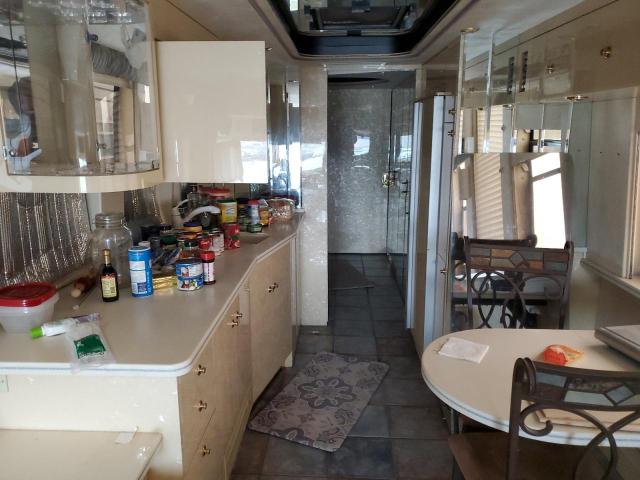 Photo 6 from auction – 1998 PREVOST BUS with VIN 2PCM33404W1026523