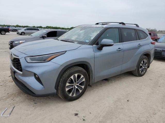 TOYOTA HIGHLANDER 2021 with VIN 5TDGZRAH4MS088972 - Photo from auction
