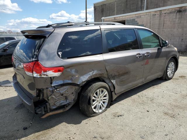 Photo 3 from auction – 2014 TOYOTA SIENNA XLE with VIN 5TDYK3DC1ES523356