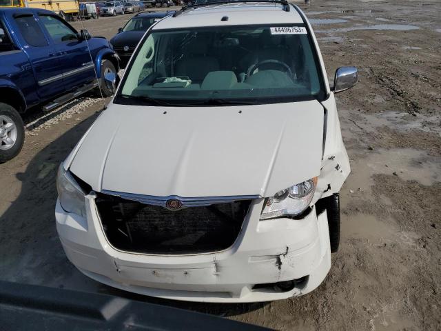 Photo 5 from auction – 2010 CHRYSLER TOWN & COU with VIN 2A4RR5D18AR126489