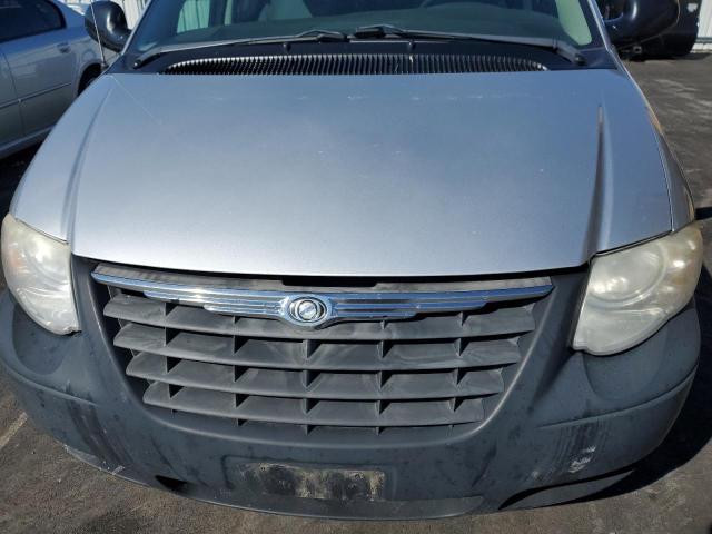 Photo 12 from auction – 2005 CHRYSLER TOWN & COU with VIN 2C4GP54L85R180594