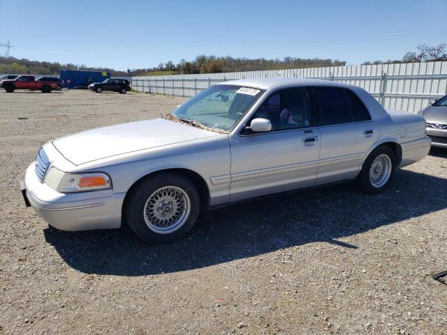 Photo 1 from auction – 2000 FORD CROWN VICT with VIN 2FAFP74WXYX128844