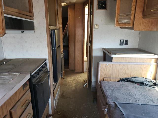 Photo 6 from auction – 1994 FTWD MOTORHOME with VIN 3FCMF53G3RJA02066