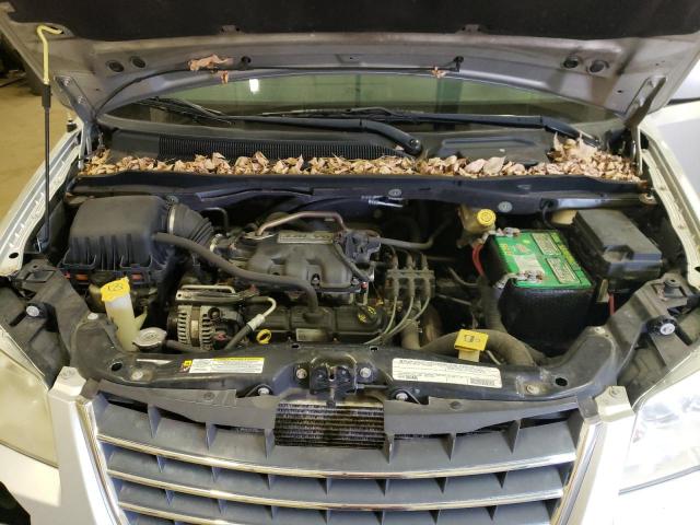 Photo 12 from auction – 2010 CHRYSLER TOWN & COU with VIN 2A4RR8D10AR480511