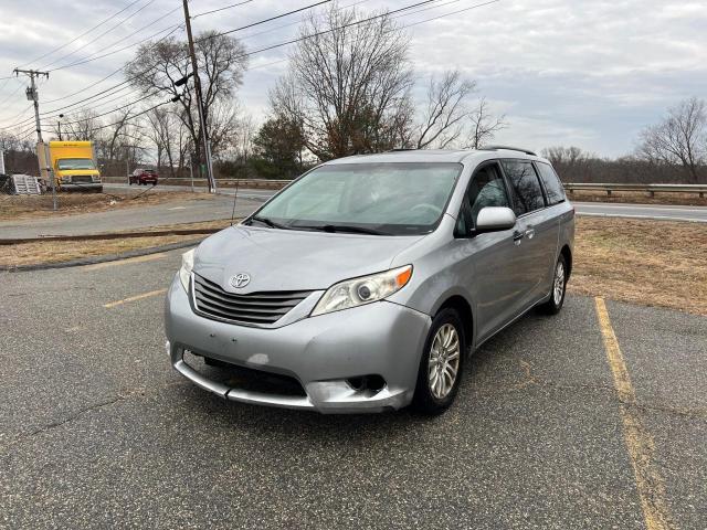 Photo 2 from auction – 2013 TOYOTA SIENNA XLE with VIN 5TDYK3DC4DS383687
