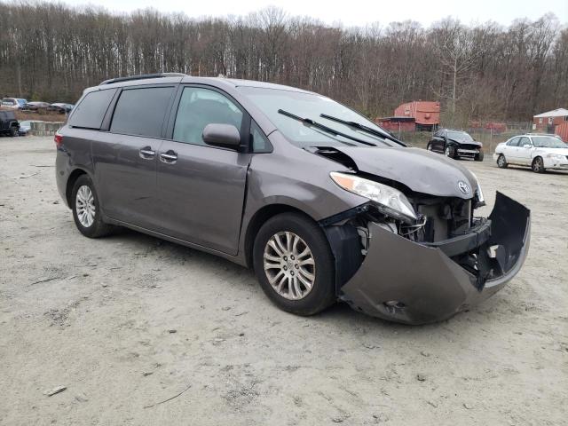 Photo 4 from auction – 2015 TOYOTA SIENNA XLE with VIN 5TDYK3DC9FS680036