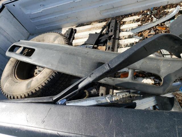 Photo 12 from auction – 2000 CHEVROLET SILVERADO with VIN 1GCEK19TXYZ109561