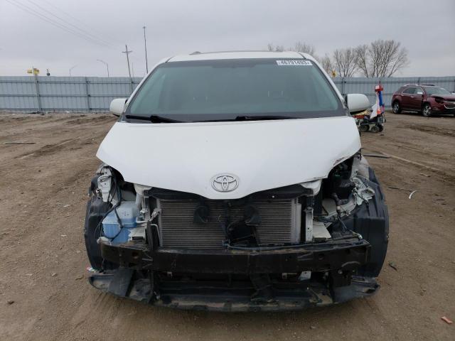 Photo 5 from auction – 2017 TOYOTA SIENNA XLE with VIN 5TDYZ3DC3HS820063