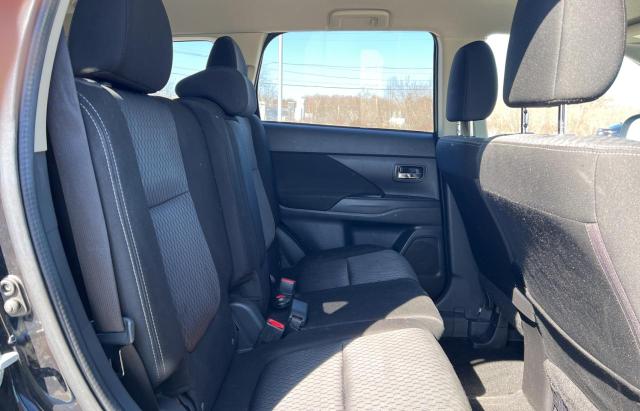 Photo 6 from auction – 2015 MITSUBISHI OUTLANDER with VIN JA4AD2A35FZ002225