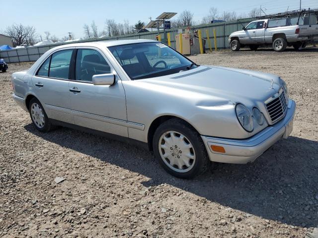 Photo 4 from auction – 1999 MERCEDES-BENZ E 320 with VIN WDBJF65H7XA756819