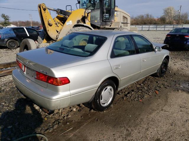 Photo 3 from auction – 2000 TOYOTA CAMRY CE with VIN 4T1BG22K9YU012582