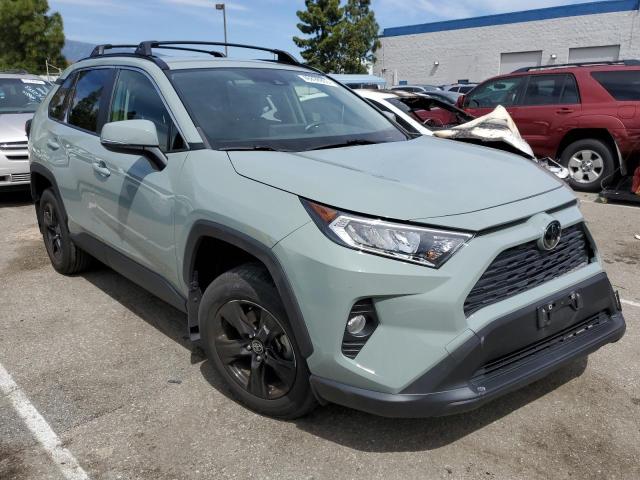 Photo 4 from auction – 2021 TOYOTA RAV4 XLE with VIN JTMW1RFV4MD064135