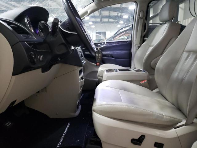 Photo 7 from auction – 2016 CHRYSLER TOWN & COU with VIN 2C4RC1BG2GR261516
