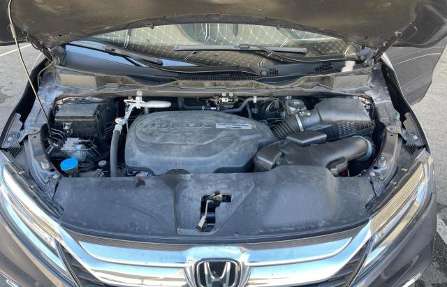 Photo 7 from auction – 2018 HONDA ODYSSEY TO with VIN 5FNRL6H82JB062191