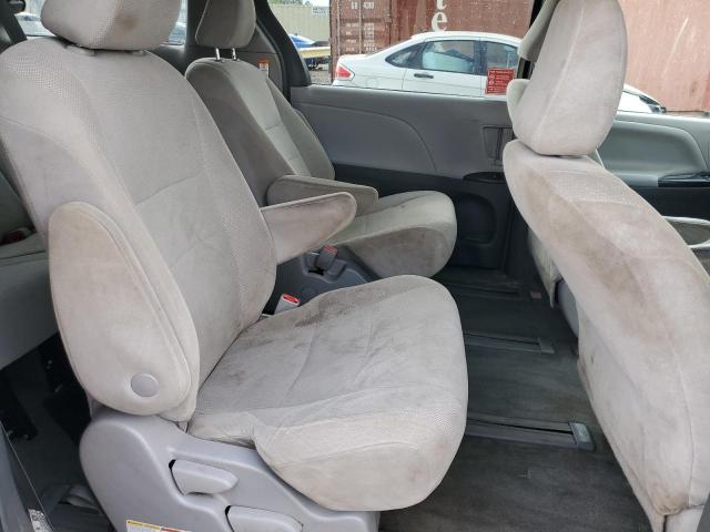 Photo 11 from auction – 2018 TOYOTA SIENNA L with VIN 5TDZZ3DC0JS944575