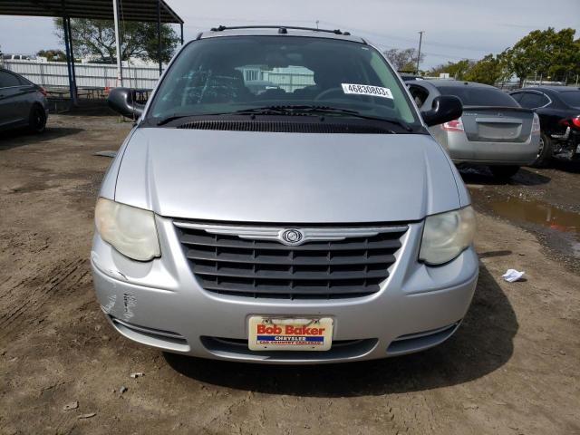 Photo 5 from auction – 2005 CHRYSLER TOWN & COU with VIN 2C8GP54L45R575497