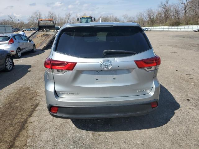 Photo 6 from auction – 2018 TOYOTA HIGHLANDER with VIN 5TDJZRFH5JS900970
