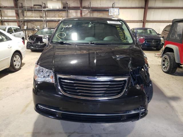Photo 5 from auction – 2016 CHRYSLER TOWN & COU with VIN 2C4RC1CG5GR232784