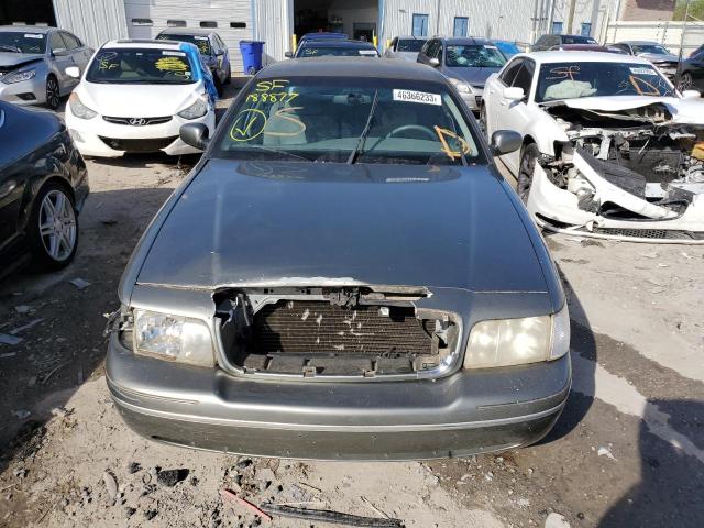 Photo 5 from auction – 2000 FORD CROWN VICT with VIN 2FAFP74W6YX188877