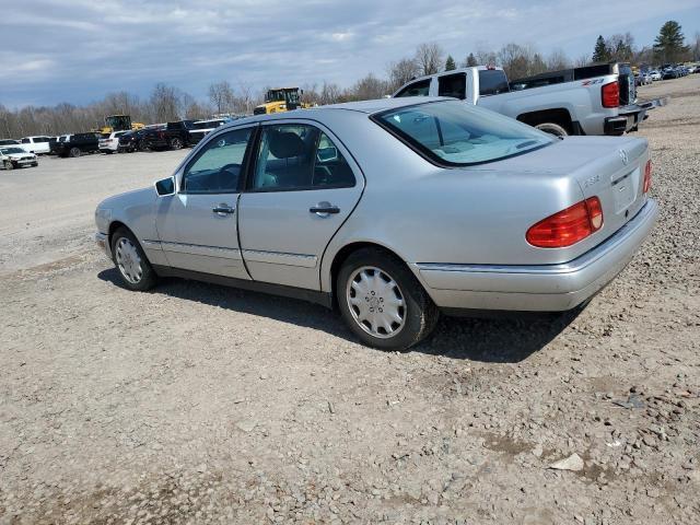 Photo 2 from auction – 1999 MERCEDES-BENZ E 320 with VIN WDBJF65H7XA756819
