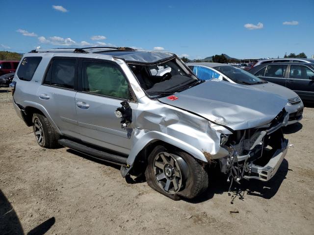 Photo 4 from auction – 2018 TOYOTA 4RUNNER SR with VIN JTEBU5JR1J5546698