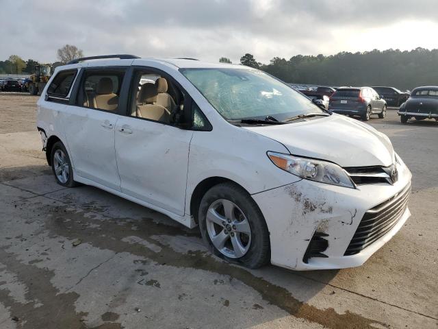 Photo 4 from auction – 2018 TOYOTA SIENNA LE with VIN 5TDKZ3DC0JS953908