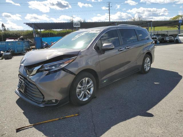 TOYOTA SIENNA LIM 2022 with VIN 5TDESKFC8NS059797 - Photo from auction