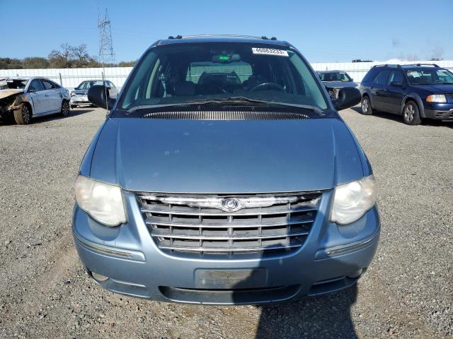 Photo 5 from auction – 2005 CHRYSLER TOWN & COU with VIN 2C4GP64L05R217658