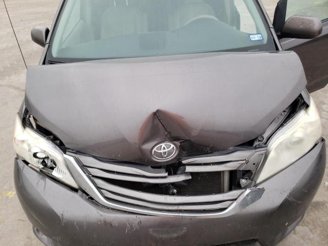 Photo 12 from auction – 2012 TOYOTA SIENNA XLE with VIN 5TDYK3DCXCS230150