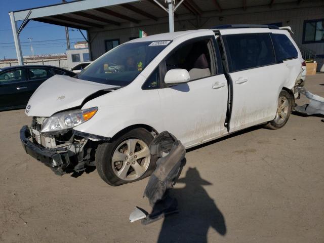 TOYOTA SIENNA LE 2015 with VIN 5TDKK3DCXFS669648 - Photo from auction