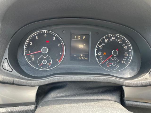 Photo 8 from auction – 2015 VOLKSWAGEN PASSAT S with VIN 1VWAT7A39FC042653