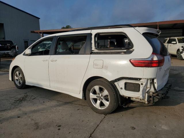 Photo 2 from auction – 2018 TOYOTA SIENNA LE with VIN 5TDKZ3DC0JS953908