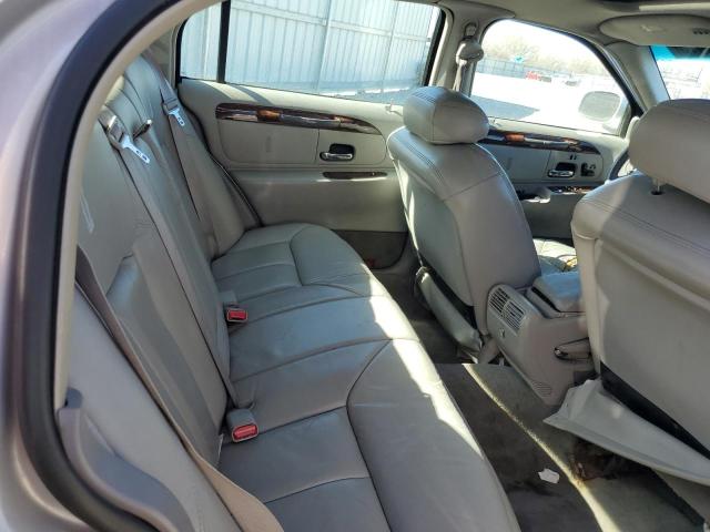 Photo 10 from auction – 2000 LINCOLN TOWN CAR C with VIN 1LNHM83W7YY792310