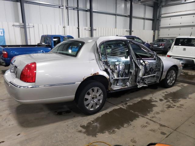 Photo 3 from auction – 2003 LINCOLN TOWN CAR C with VIN 1LNHM83W13Y616006