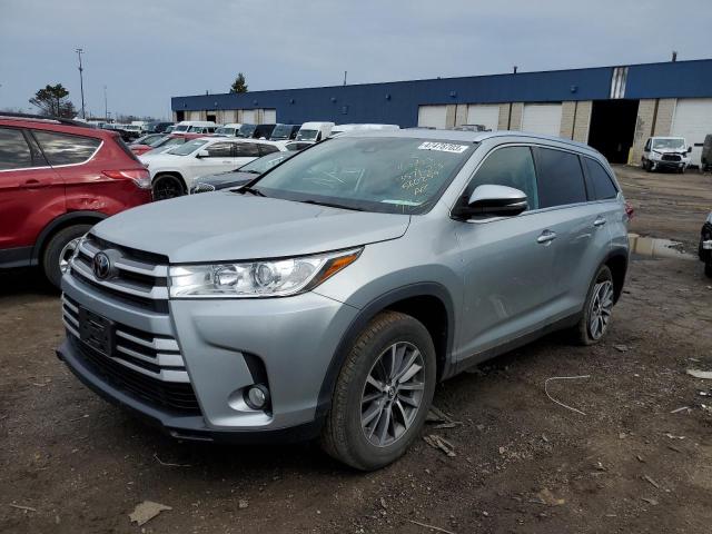 TOYOTA HIGHLANDER 2019 with VIN 5TDKZRFH0KS560259 - Photo from auction