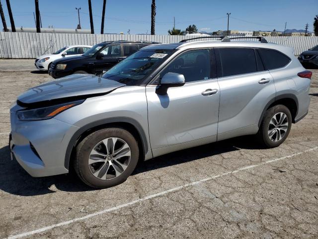 TOYOTA HIGHLANDER 2021 with VIN 5TDHZRAH8MS069068 - Photo from auction