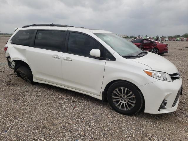 Photo 4 from auction – 2018 TOYOTA SIENNA XLE with VIN 5TDYZ3DC8JS964360
