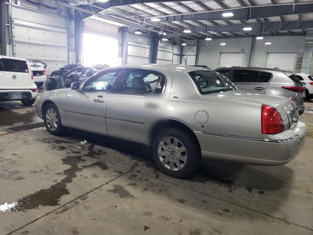 Photo 2 from auction – 2003 LINCOLN TOWN CAR C with VIN 1LNHM83W13Y616006