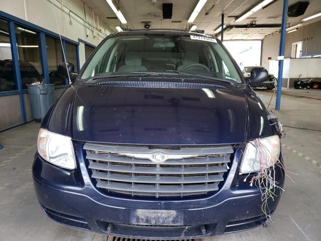 Photo 5 from auction – 2006 CHRYSLER TOWN & COU with VIN 1A4GP45R06B572668